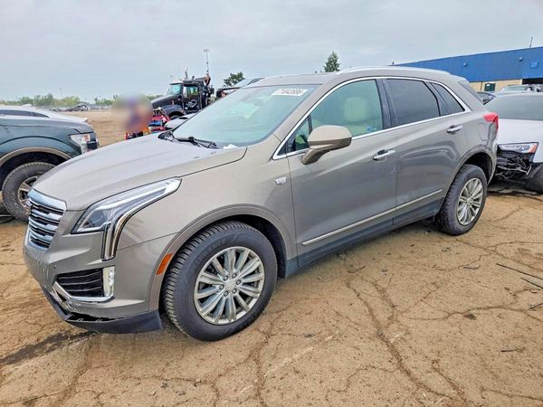 2017 CADILLAC XT5 — DSFA — Front 3/4