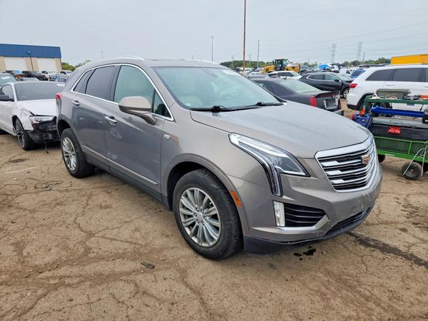 2017 CADILLAC XT5 Luxury — Passenger 3/4
