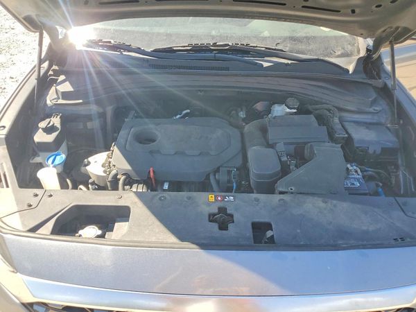 2019 HYUNDAI SANTA FE SE — Engine bay
