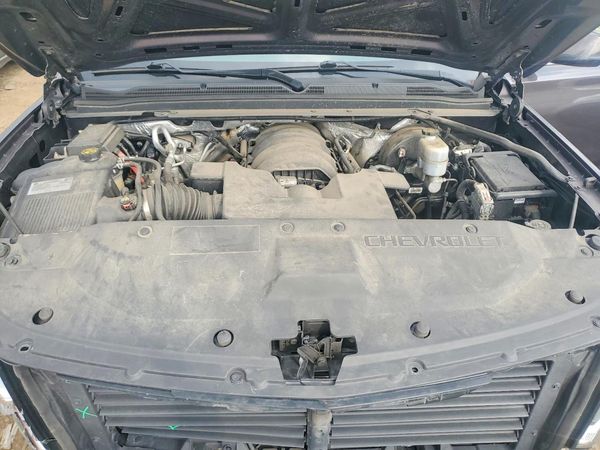 2017 CHEVROLET TAHOE LT — Engine bay