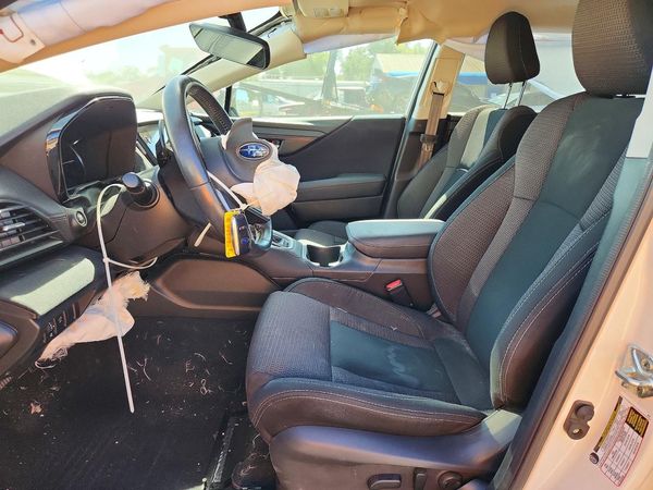 2025 SUBARU OUTBACK Premium — DENT