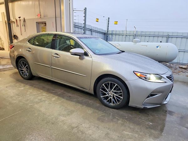 2016 LEXUS ES 350 — Passenger 3/4