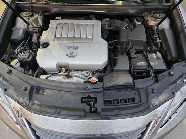 2016 LEXUS ES 350 — Engine bay