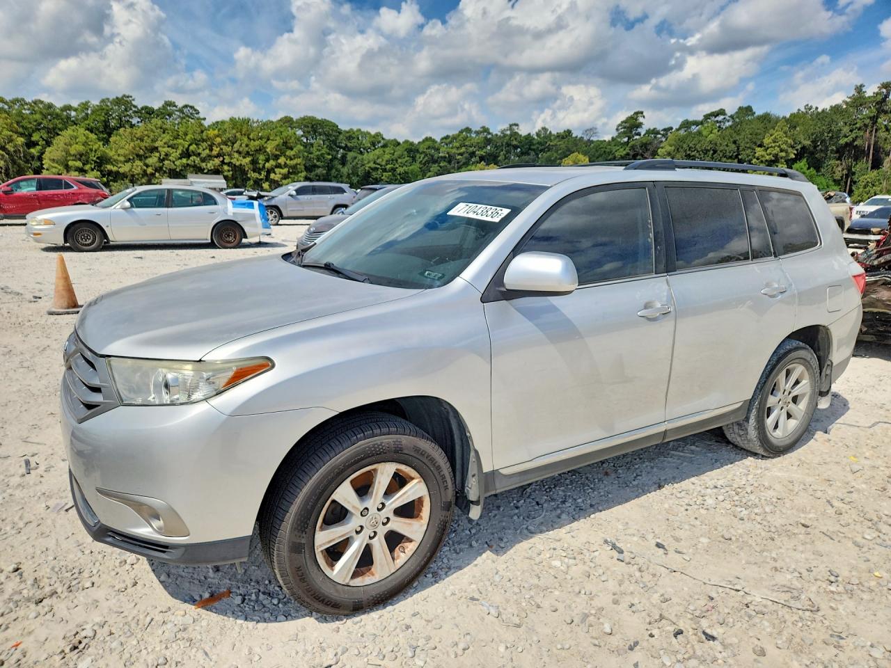 2013 TOYOTA HIGHLANDER Base/Hybrid — Front 3/4