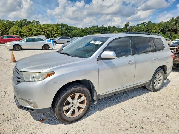 2013 TOYOTA HIGHLANDER — DSFA — Front 3/4