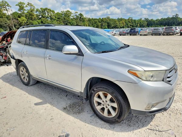 2013 TOYOTA HIGHLANDER Base/Hybrid — Passenger 3/4