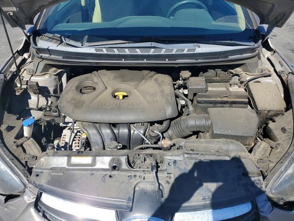 2012 HYUNDAI ELANTRA GLS(Middle grade) — Engine bay