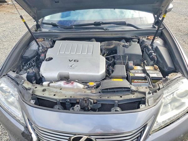 2014 LEXUS ES350 350 — Engine bay