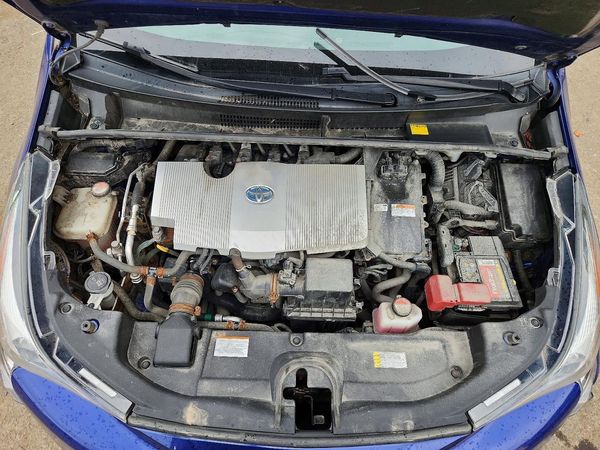2016 TOYOTA PRIUS One/Two — Engine bay