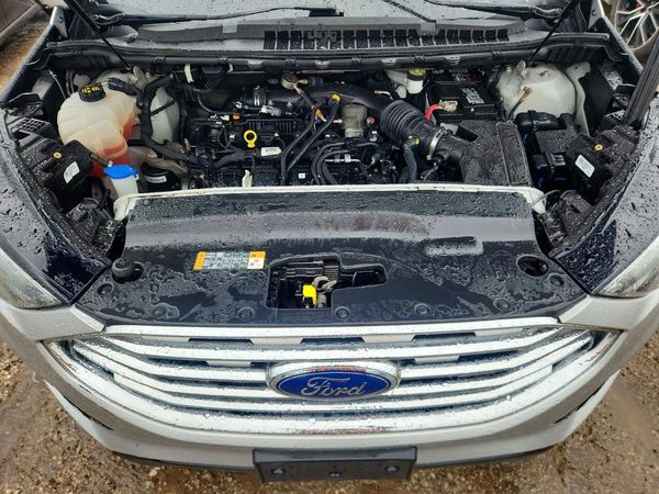 2019 FORD EDGE SEL — Engine bay