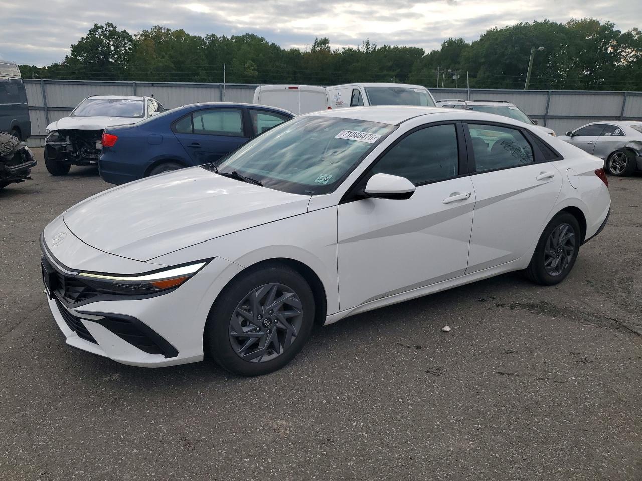 2024 HYUNDAI ELANTRA SEL — Front 3/4