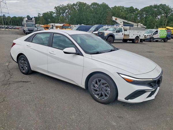 2024 HYUNDAI ELANTRA SEL — Passenger 3/4