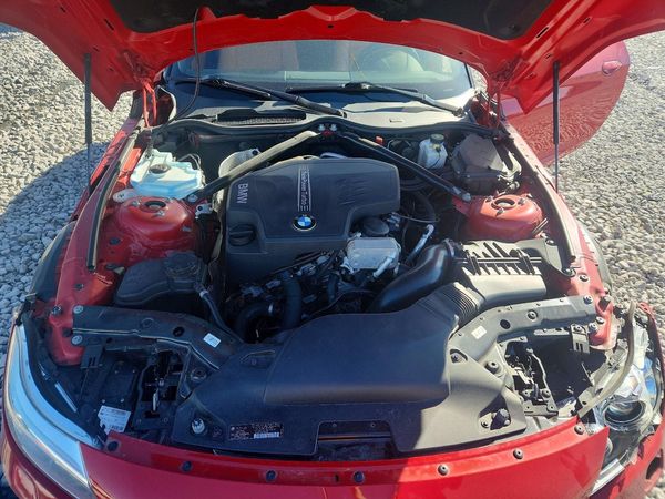 2014 BMW Z4 sDrive e28i — Engine bay
