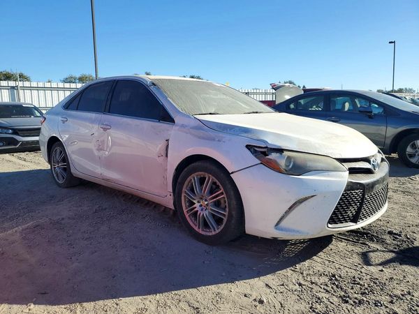 2017 TOYOTA CAMRY LE/SE/XLE/XSE — Passenger 3/4