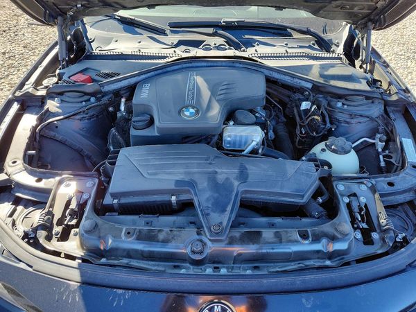 2013 BMW 320 SA — Engine bay