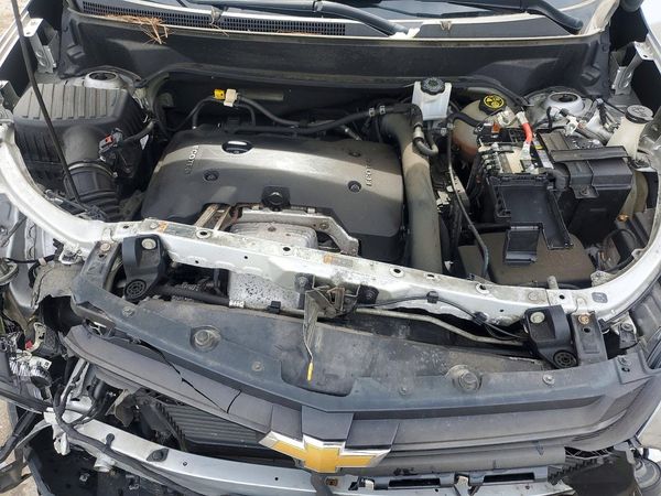 2018 CHEVROLET EQUINOX LT (2LT) — Engine bay