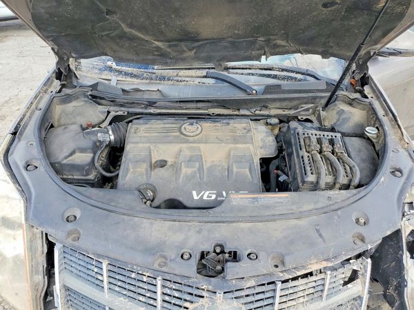 2012 CADILLAC SRX Luxury — Engine bay