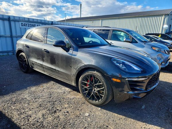 2017 PORSCHE MACAN — Passenger 3/4