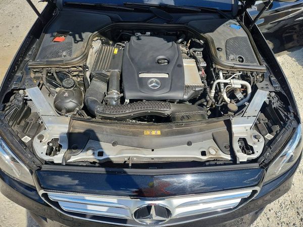 2018 MERCEDES-BENZ E-CLASS E300 — Engine bay
