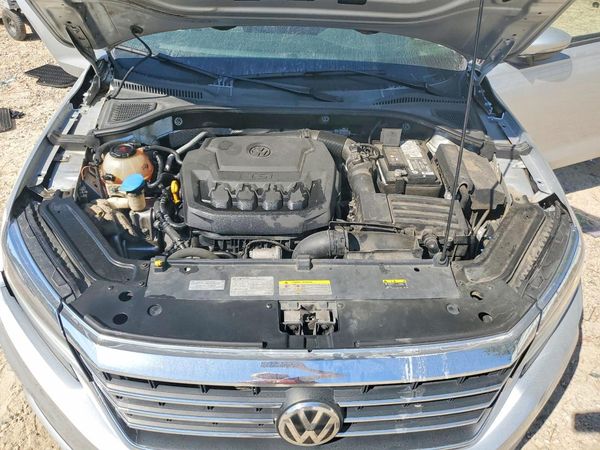 2021 VOLKSWAGEN PASSAT S — Engine bay