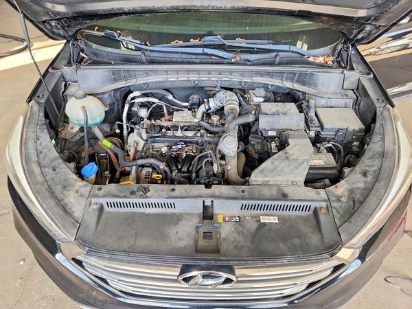 2017 HYUNDAI TUCSON — Engine bay