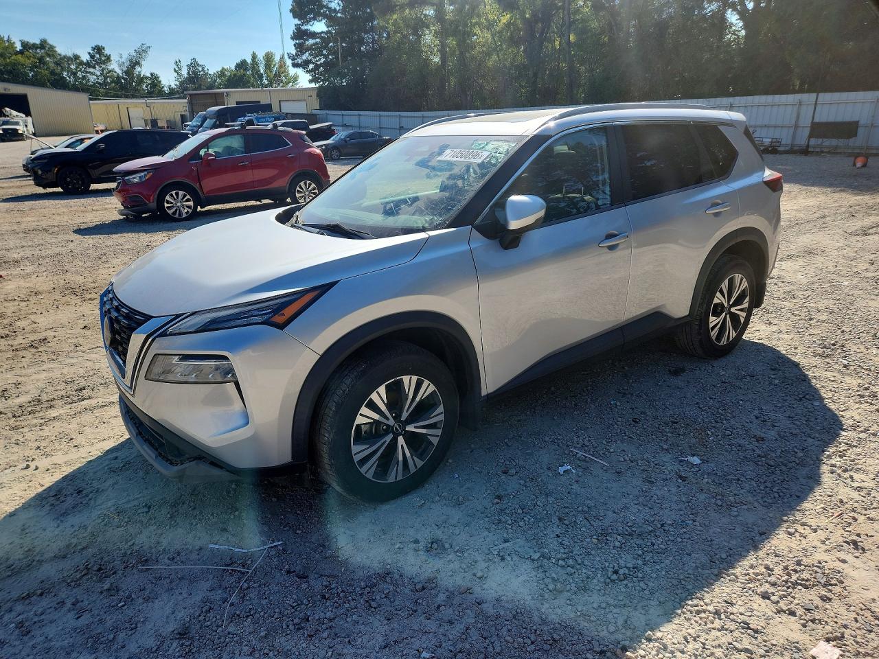 2022 NISSAN ROGUE SV — Front 3/4