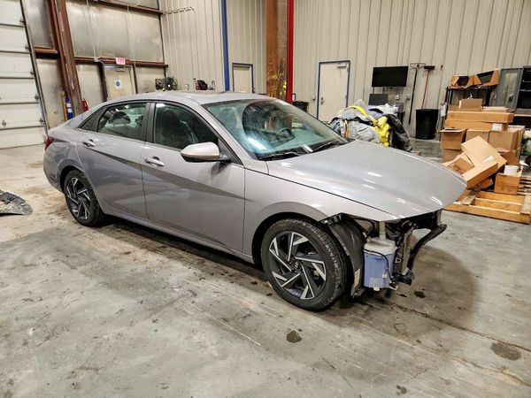 2025 HYUNDAI ELANTRA SEL Convenience — Passenger 3/4