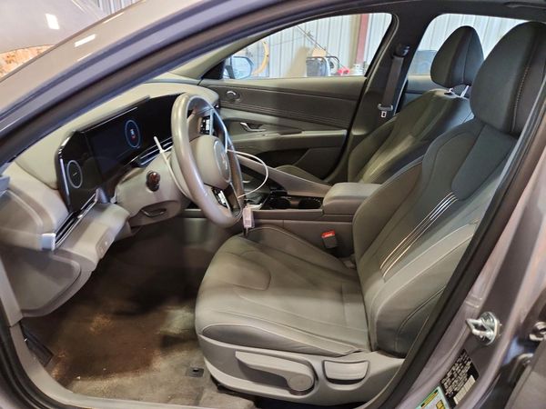 2025 HYUNDAI ELANTRA SEL Convenience — DENT