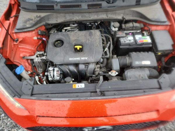 2020 HYUNDAI KONA SE — Engine bay