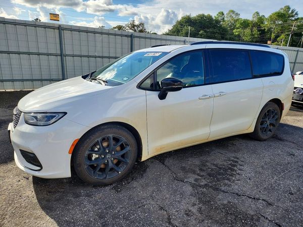 2025 CHRYSLER PACIFICA Limited — Front 3/4