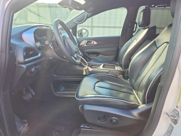 2025 CHRYSLER PACIFICA Limited — DENT