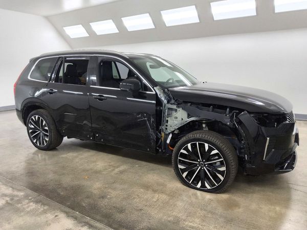 2025 VOLVO XC90 Ultra — Passenger 3/4