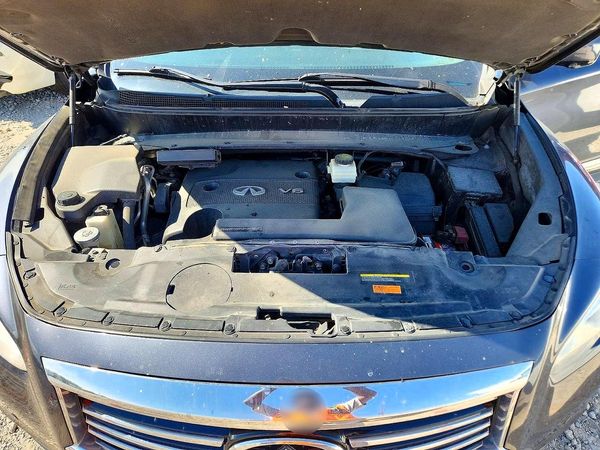 2013 INFINITI JX35 — Engine bay