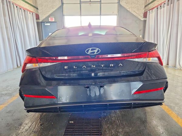 2024 HYUNDAI ELANTRA SEL w/ Convenience Pkg — DIRR