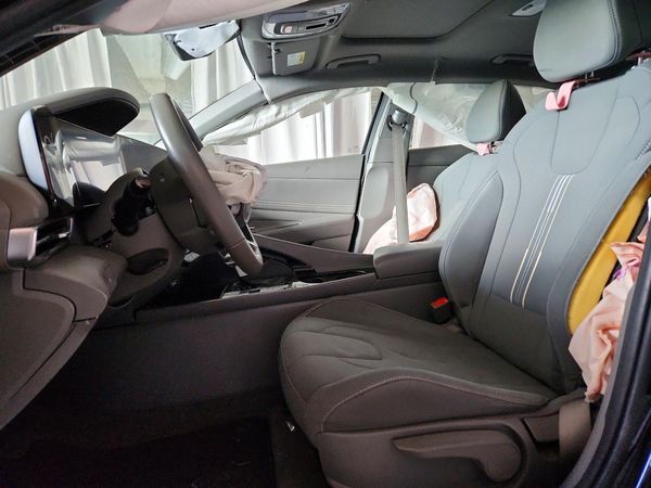 2024 HYUNDAI ELANTRA SEL w/ Convenience Pkg — DENT