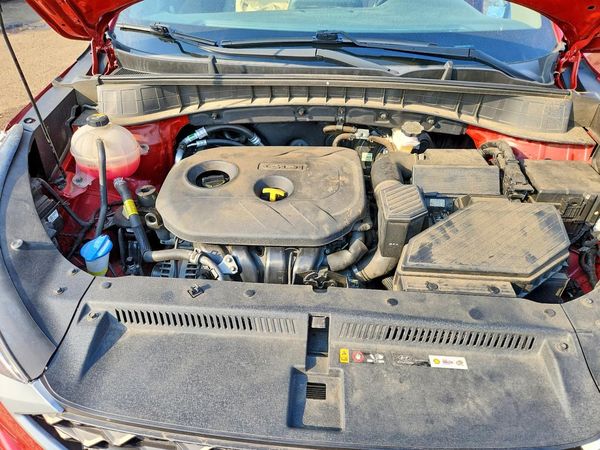2021 HYUNDAI TUCSON SE — Engine bay