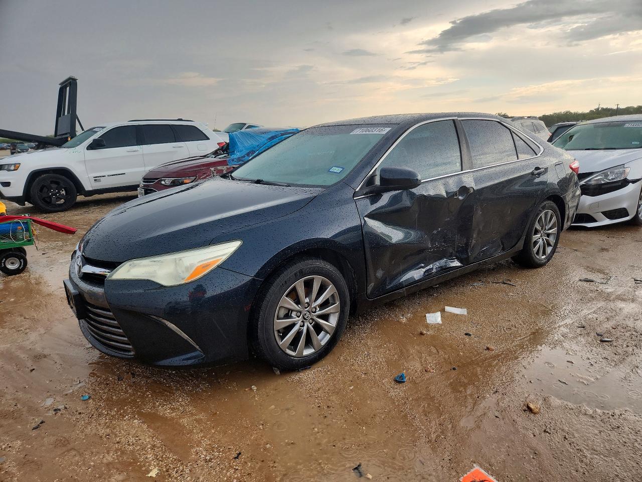 2016 TOYOTA CAMRY — Front 3/4
