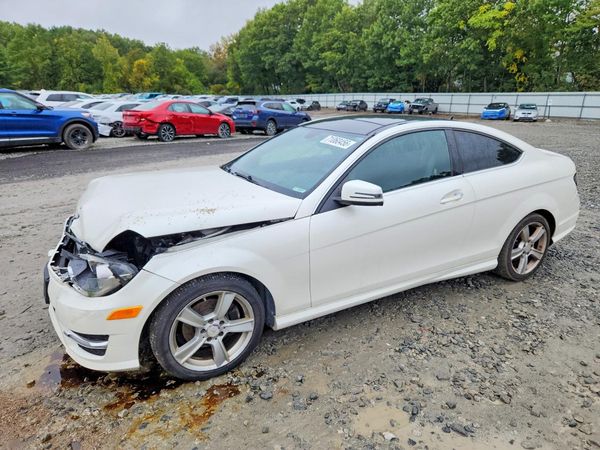 2013 MERCEDES-BENZ C-CLASS C250 — Front 3/4