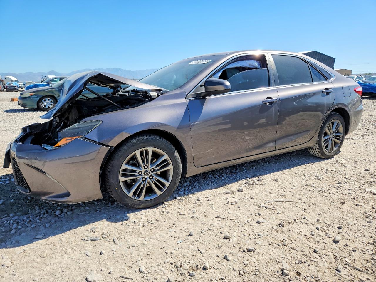 2016 TOYOTA CAMRY — Front 3/4