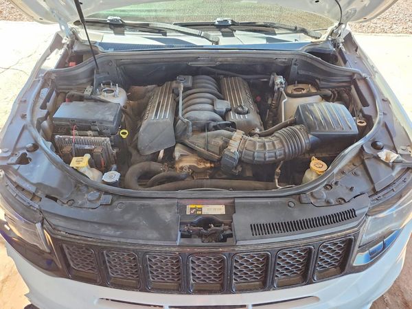 2017 JEEP GRAND CHEROKEE SRT — Engine bay