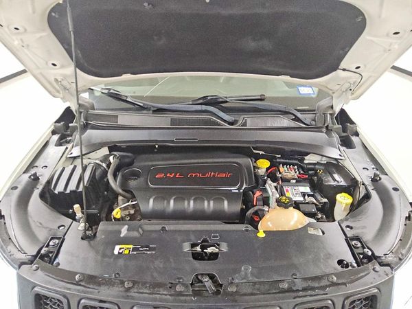 2018 JEEP COMPASS — Engine bay