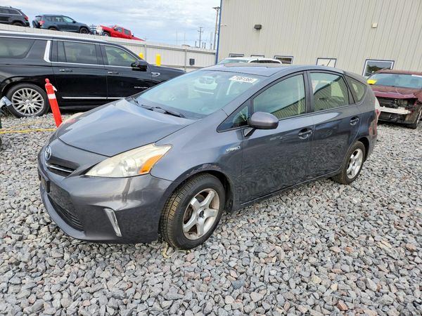 2013 TOYOTA PRIUS — Front 3/4