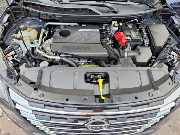 2025 NISSAN ROGUE SV — Engine bay