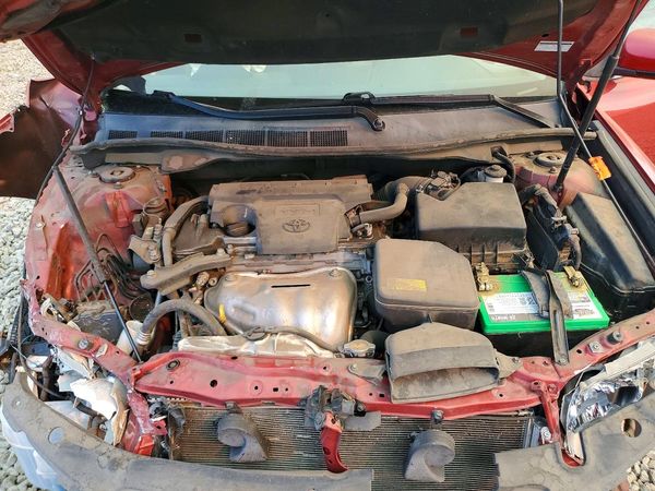 2012 TOYOTA CAMRY — Engine bay
