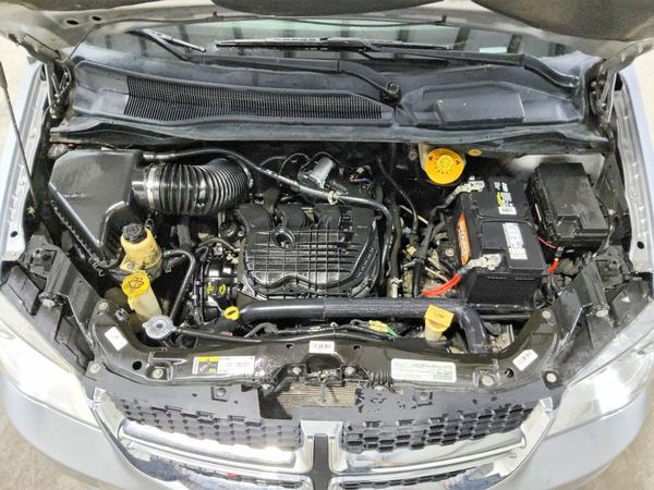 2019 DODGE GRAND CARAVAN SE — Engine bay