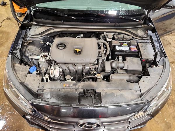 2020 HYUNDAI ELANTRA — Engine bay