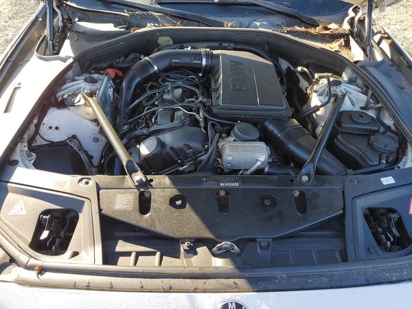 2013 BMW 535 xDrive — Engine bay