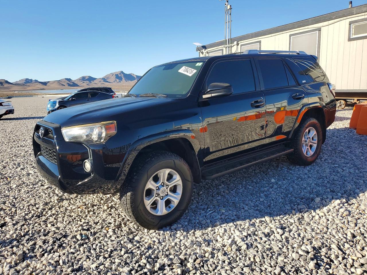 2015 TOYOTA 4RUNNER Base Grade — Front 3/4