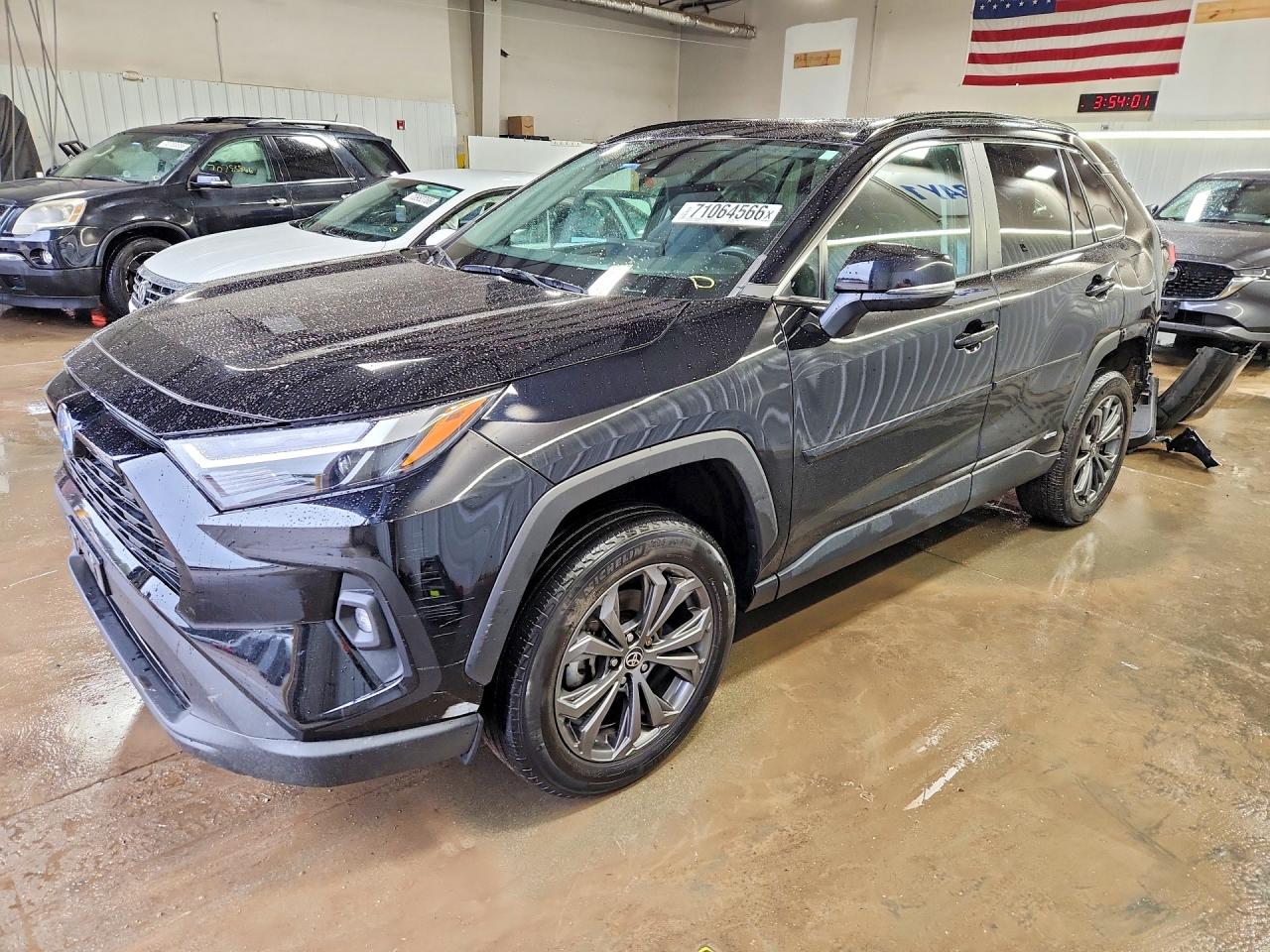 2022 TOYOTA RAV4 XLE Premium — Front 3/4