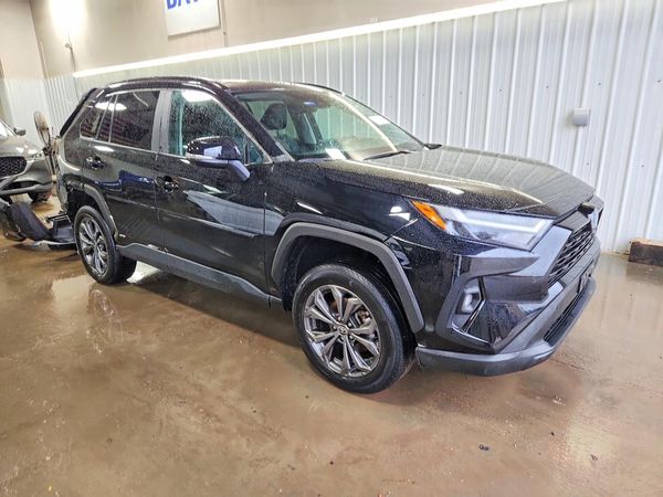 2022 TOYOTA RAV4 XLE Premium — Passenger 3/4